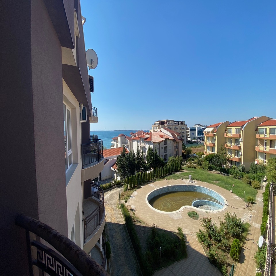 Apartament nemobilat cu 3 camere, la doar 50m de plaja, in complexul Marina Bay- Sveti Vlas