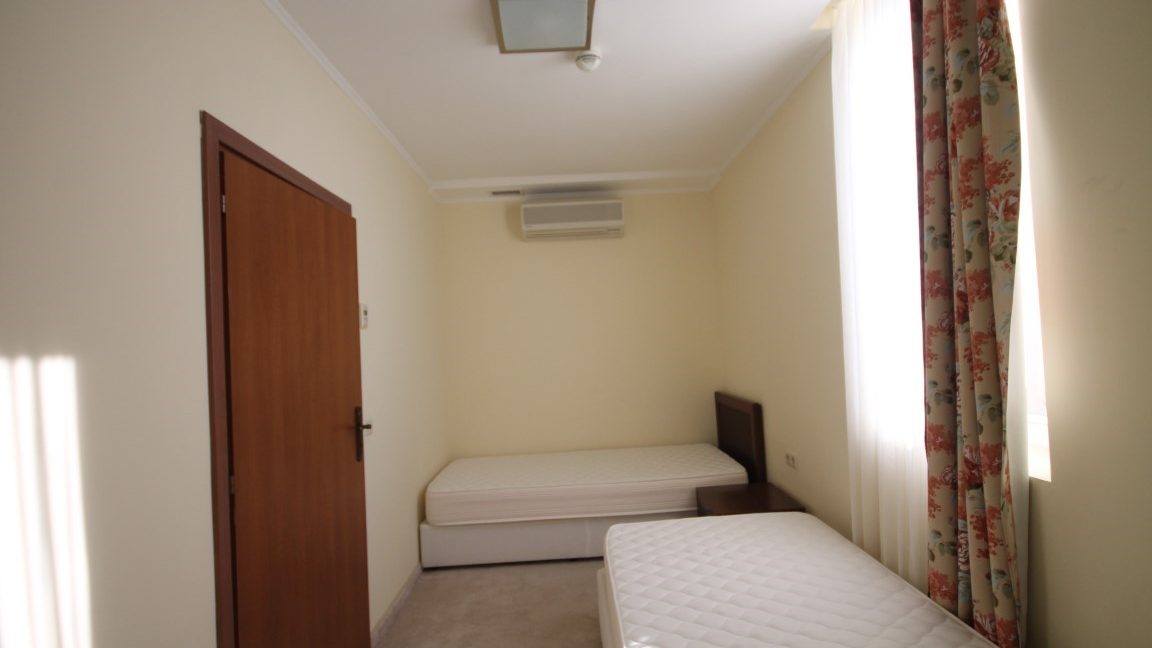 Apartament pe prima linie de plaja, cu 3 camere in Pomorie-Bulgaria (18)