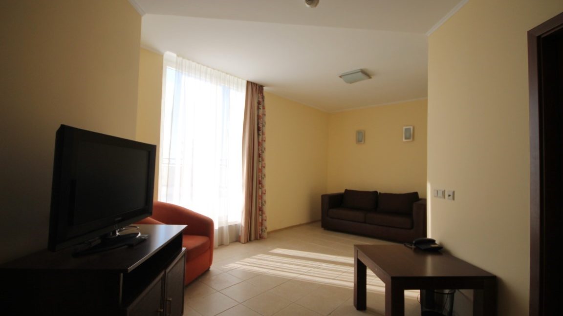 Apartament pe prima linie de plaja, cu 3 camere in Pomorie-Bulgaria (42)