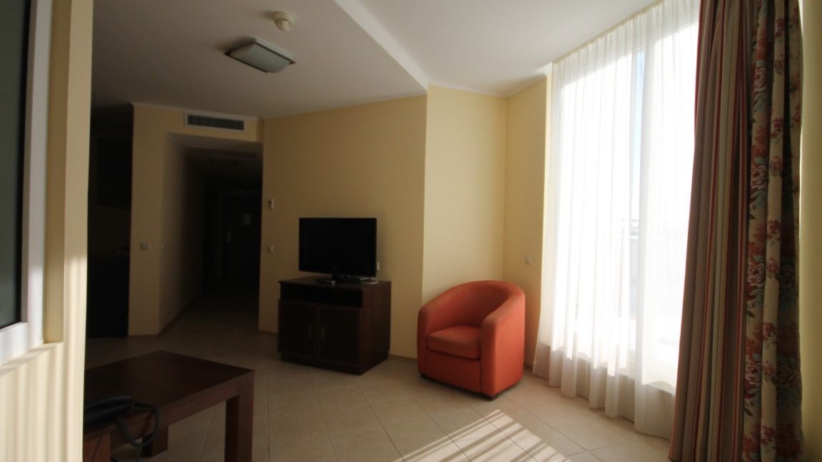 Apartament pe prima linie de plaja, cu 3 camere in Pomorie-Bulgaria (53)
