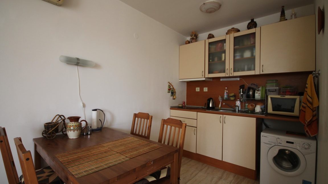 Apartament cu 2 camere, frumos mobilat, in complexul Compass, statiunea Sveti Vlas (7)