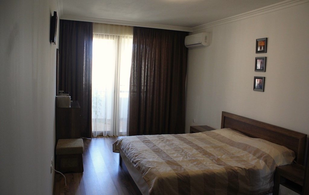Apartament la 250m distanta de plaja, cu 3 camere in Sveti Vlas (15)