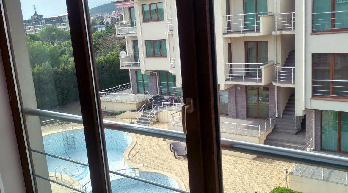 apartament-de-inchiriat-bulgaria-vedere-piscina