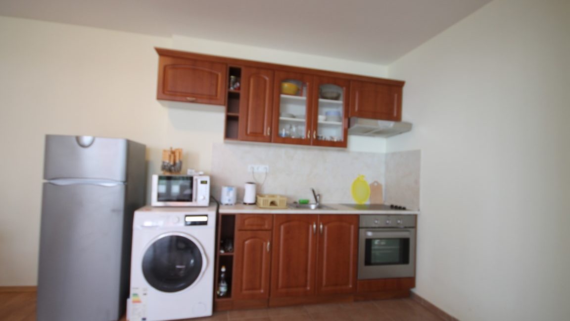 Apartament mobilat cu trei camere în complexul Marina View Fort Beach, Saint Vlas (10)