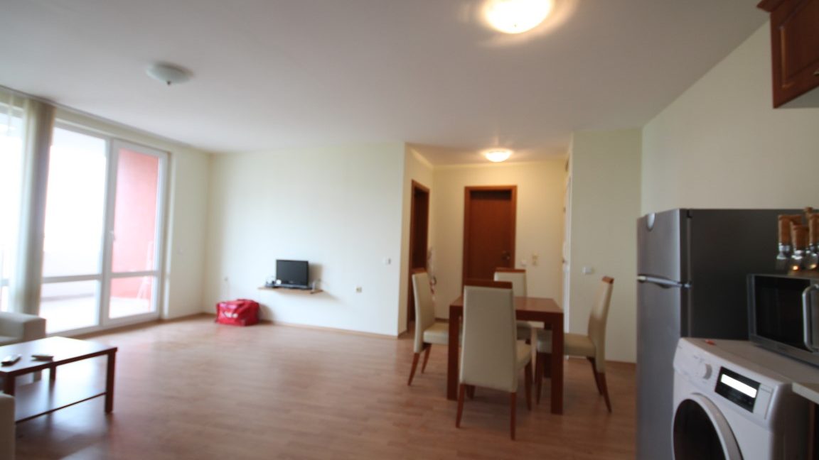 Apartament mobilat cu trei camere în complexul Marina View Fort Beach, Saint Vlas (13)