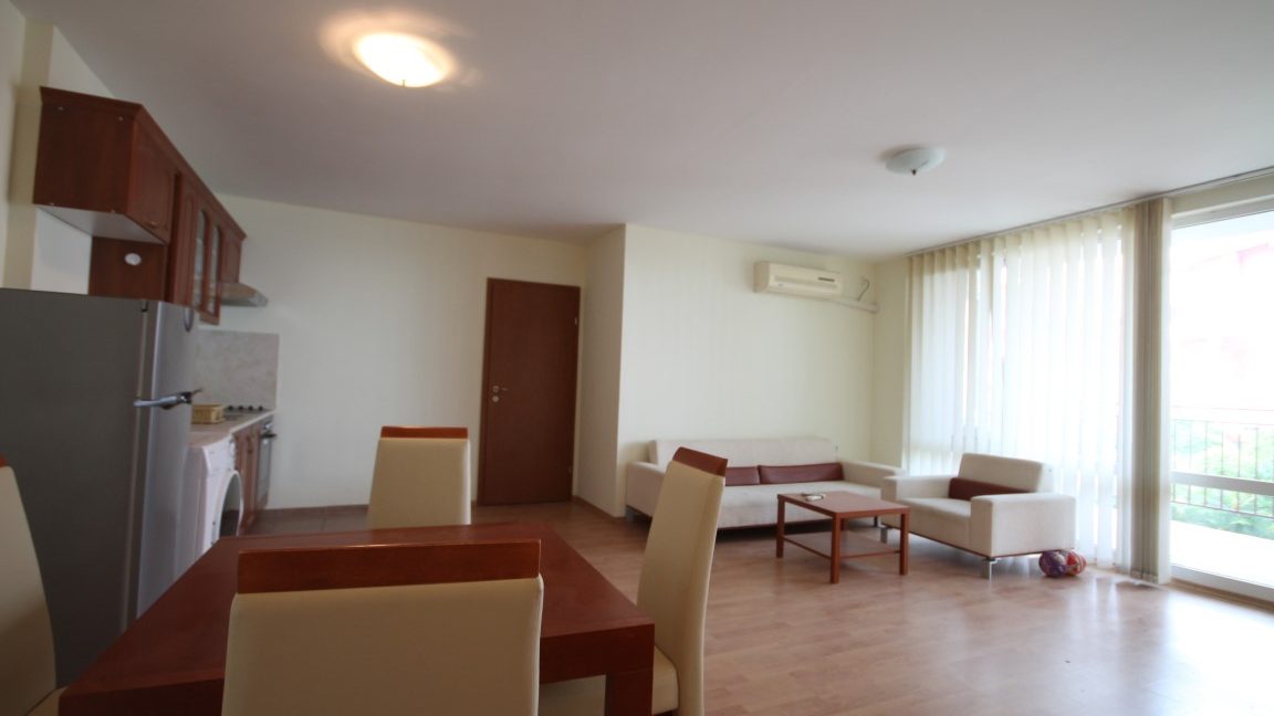 Apartament mobilat cu trei camere în complexul Marina View Fort Beach, Saint Vlas (19)