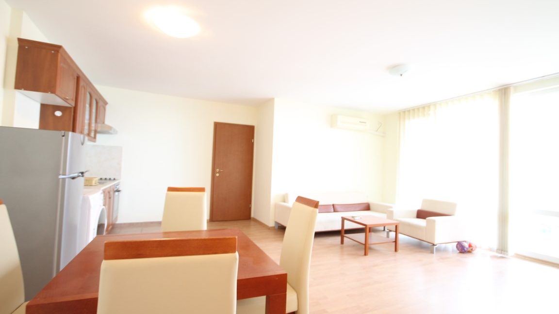 Apartament mobilat cu trei camere în complexul Marina View Fort Beach, Saint Vlas (21)
