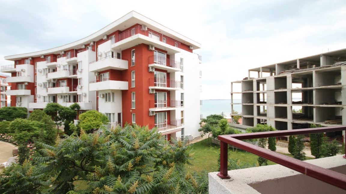 Apartament mobilat cu trei camere în complexul Marina View Fort Beach, Saint Vlas (61)