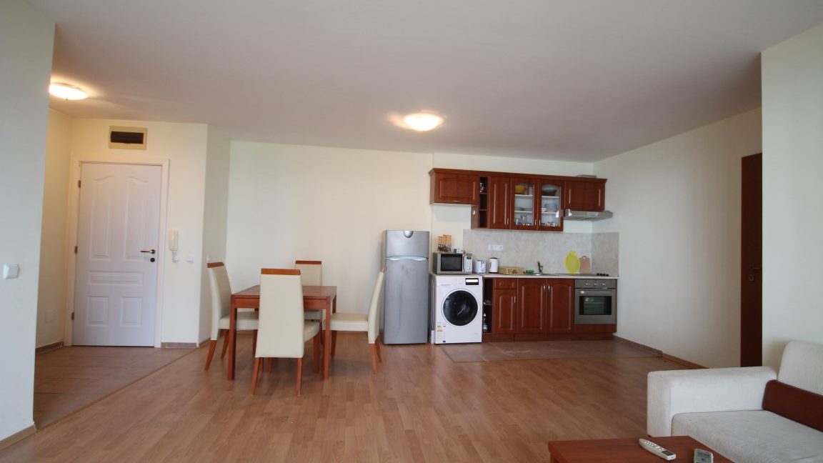 Apartament mobilat cu trei camere în complexul Marina View Fort Beach, Saint Vlas (7)