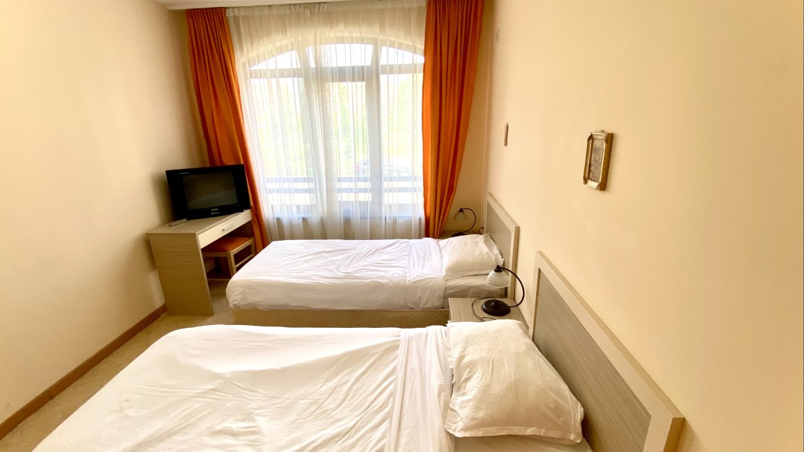 apartament-vanzare-royal-sun-dormitor2c