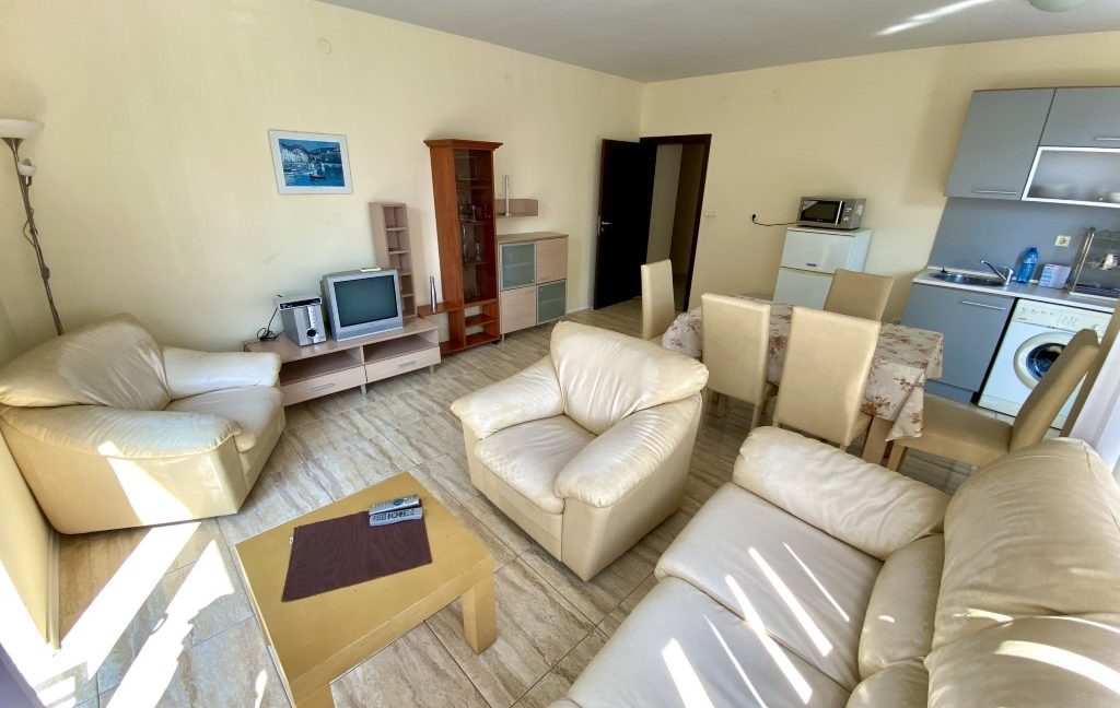 Apartament confortabil, mobilat, cu trei camere, în complexul Lona, Sunny Beach (2)