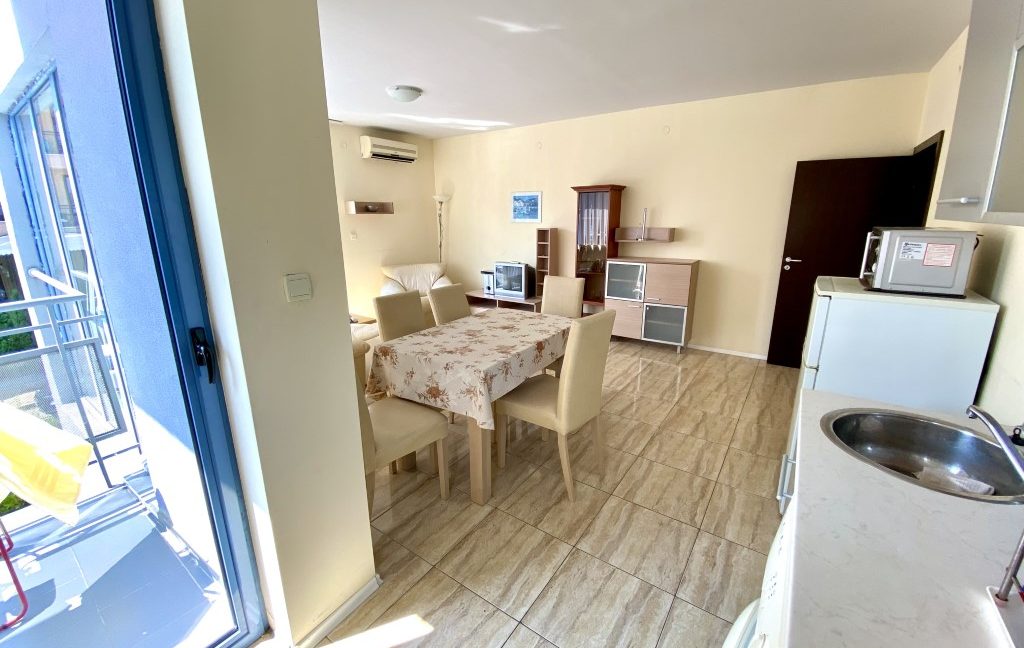Apartament confortabil, mobilat, cu trei camere, în complexul Lona, Sunny Beach (5)