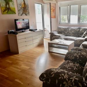 Apartament spațios cu două dormitoare de vânzare în Budva, Muntenegru