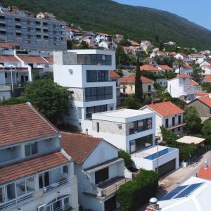 Vila moderna cu vedere la mare de vanzare in Tivat, Muntenegru