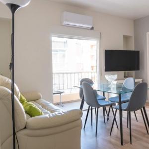 Apartament luminos cu 4 dormitoare in Alicante, Spania